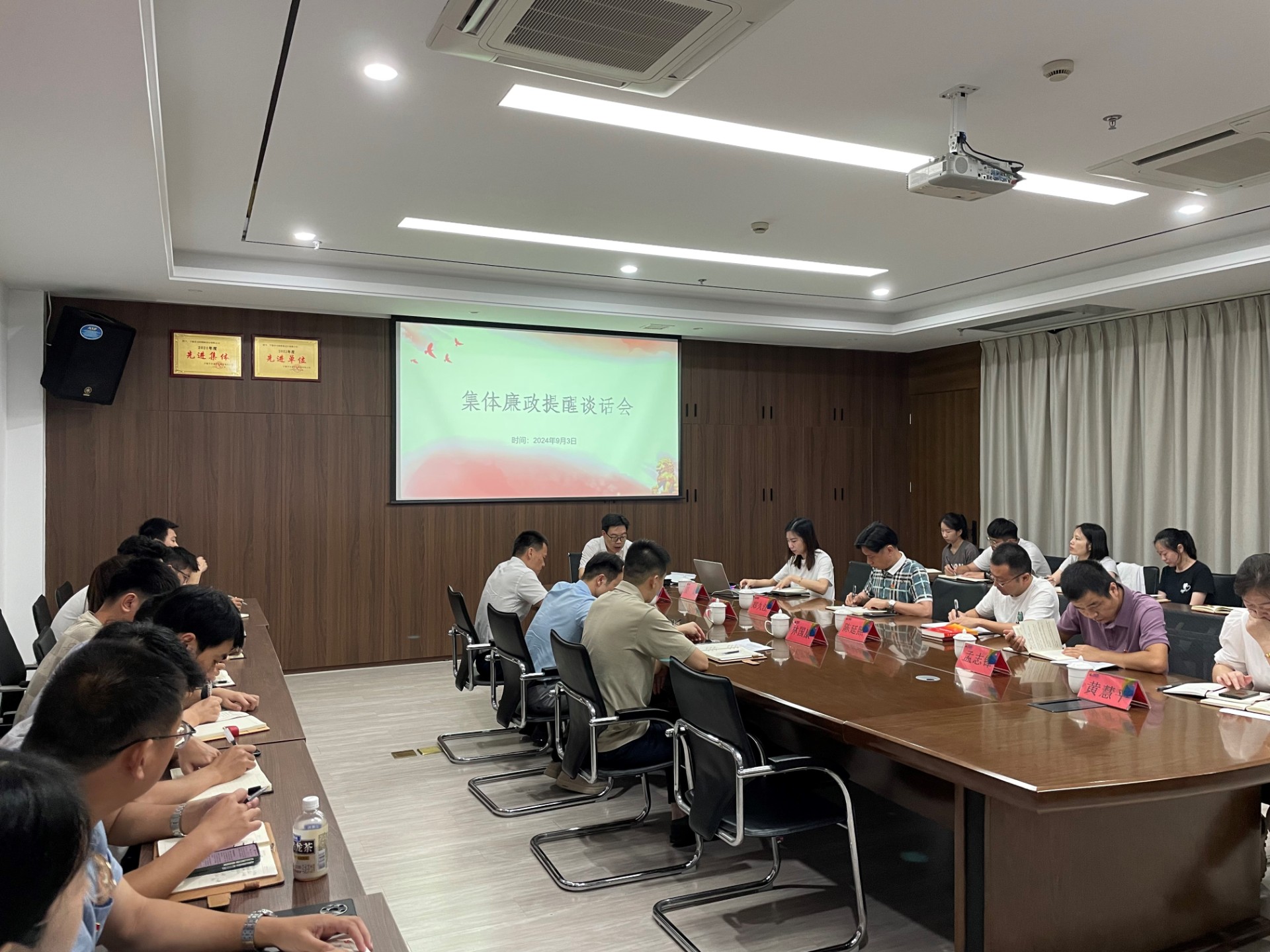 市交投集團(tuán)領(lǐng)導(dǎo)深入市交投物流集團(tuán)市交投勘察設(shè)計公司開展聯(lián)系點工作，葉嵐清拍攝2.jpg